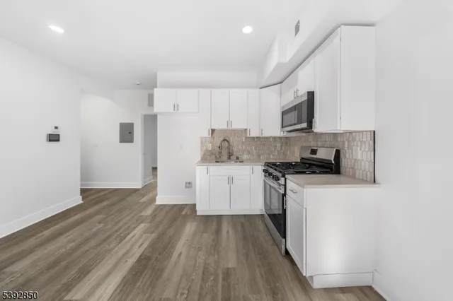 $659,900 | 1119 1/2 Hampton Place, Elizabeth, NJ 07201