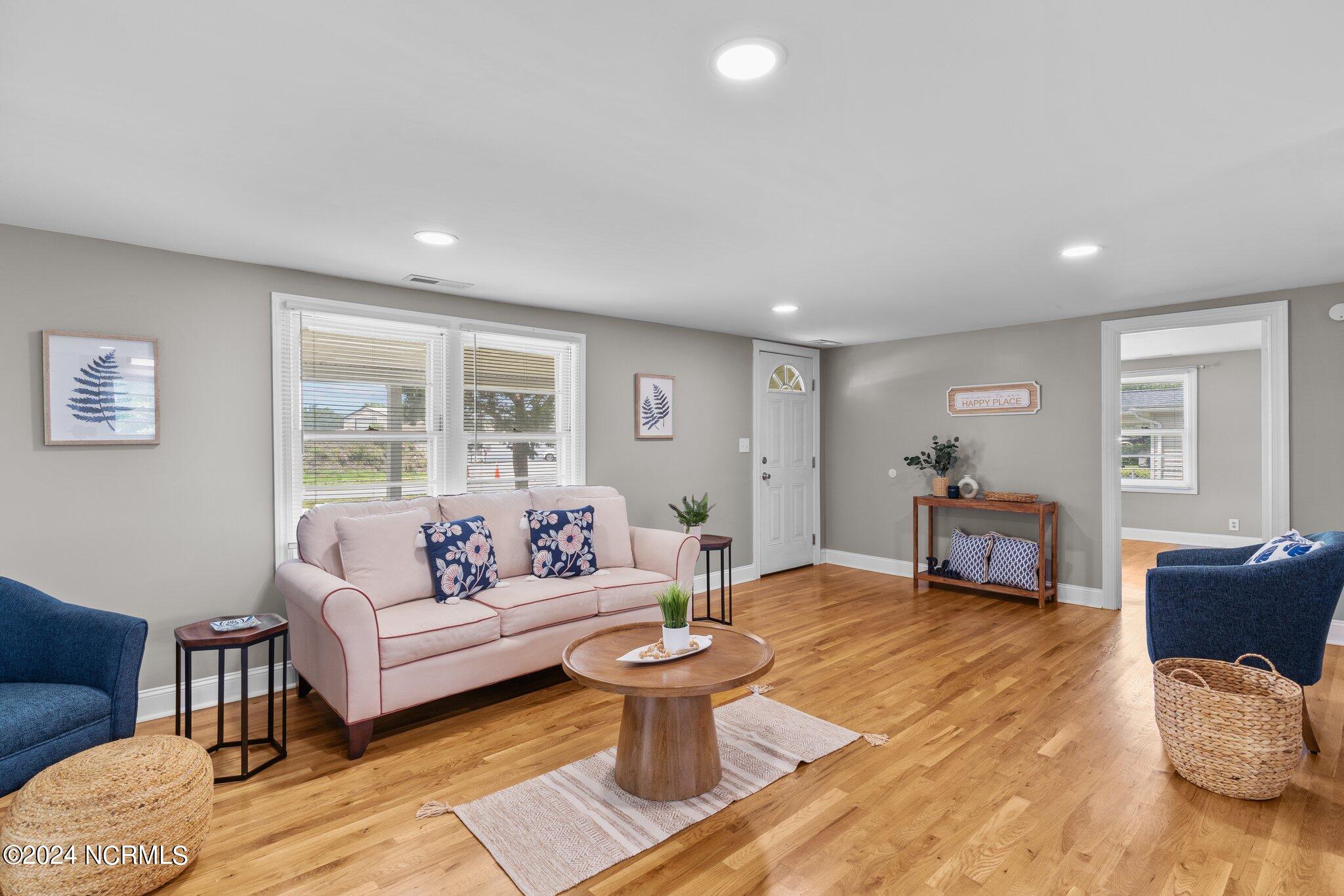 Living Room - 135 Bryan Rd