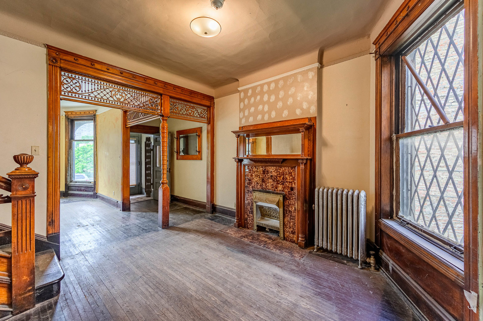 430 East 46th Street Chicago, IL 60653 - Photo 4 of 15 wooden floor in an empty room with a window