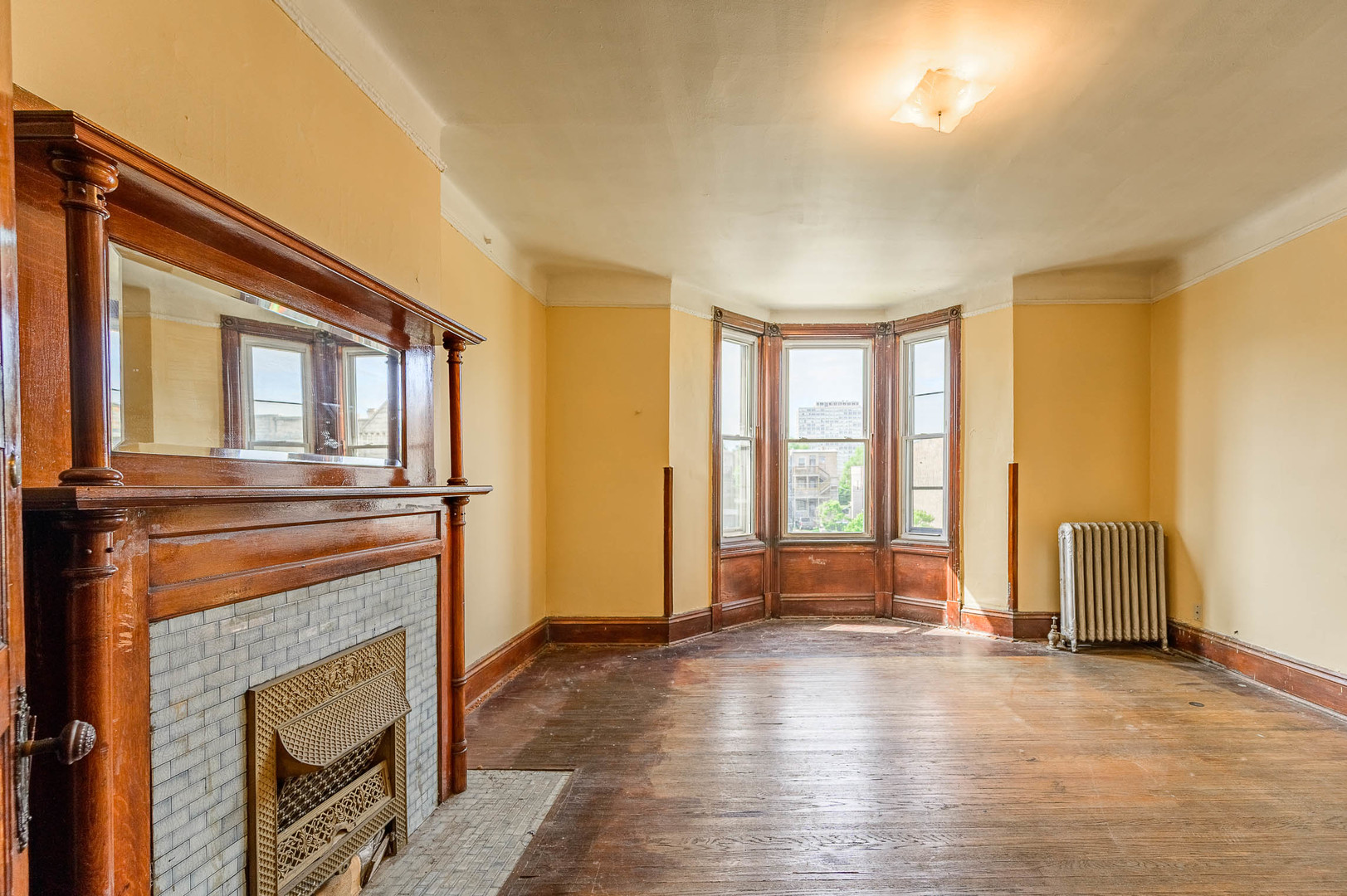 430 East 46th Street Chicago, IL 60653 - Photo 7 of 15 a view of livingroom with furniture and fireplace