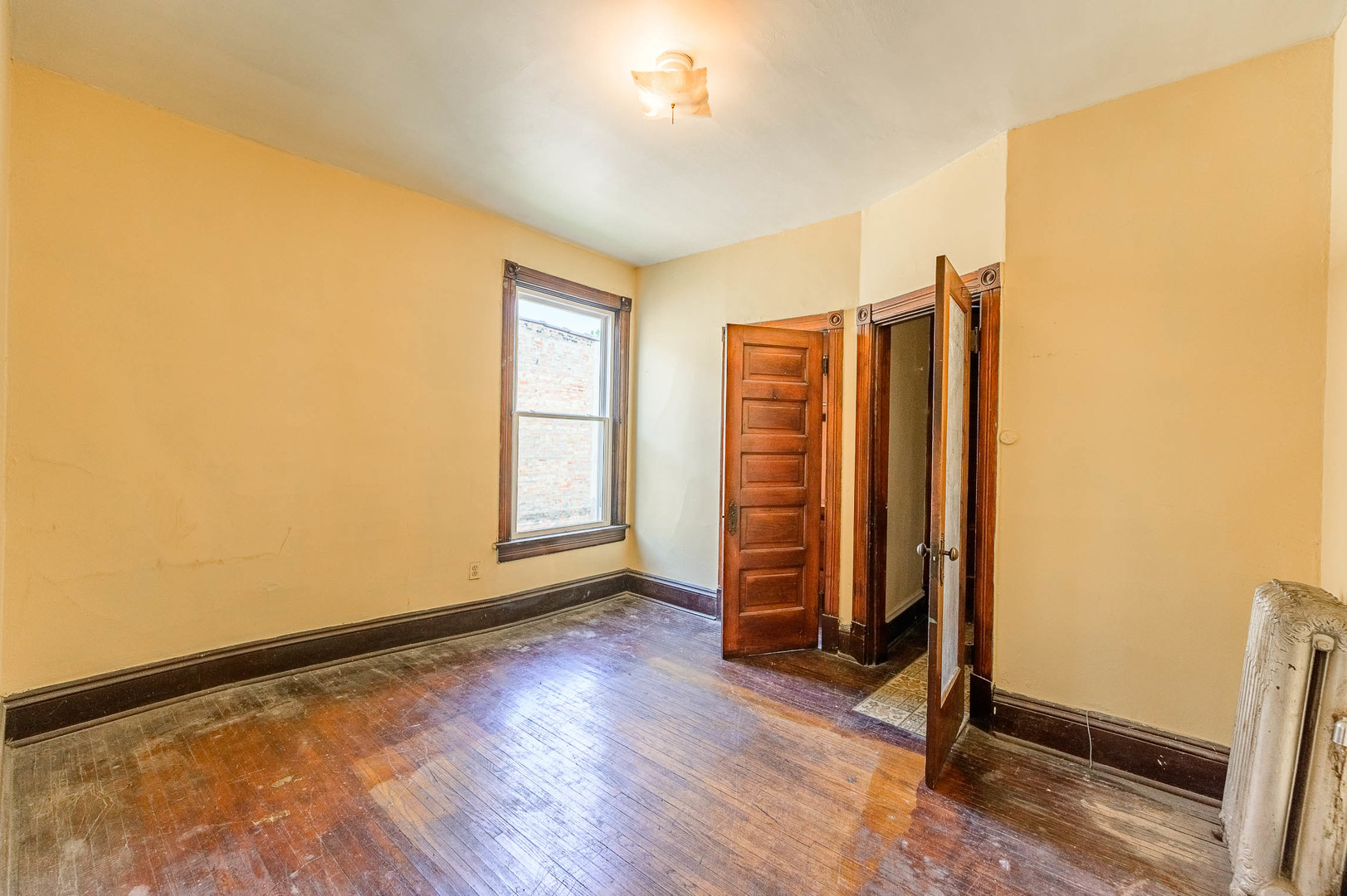 430 East 46th Street Chicago, IL 60653 - Photo 8 of 15 an empty room with wooden floor and windows