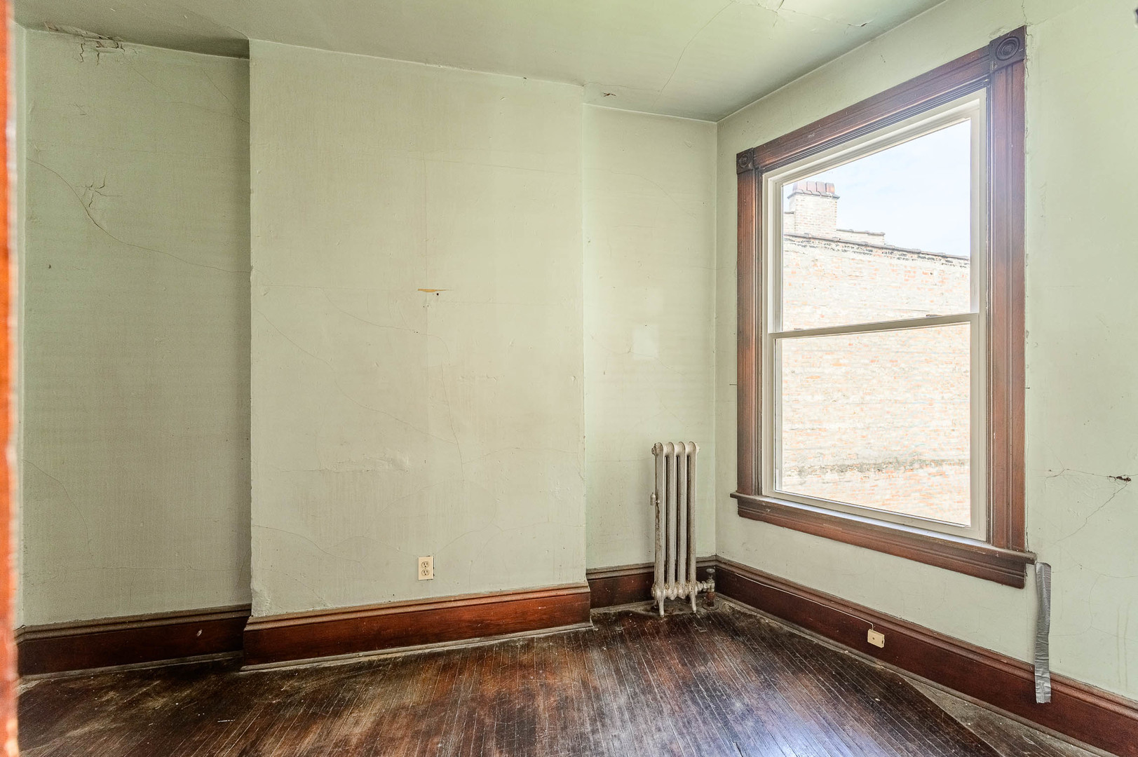 430 East 46th Street Chicago, IL 60653 - Photo 10 of 15 a view of a room with wooden floor and windows