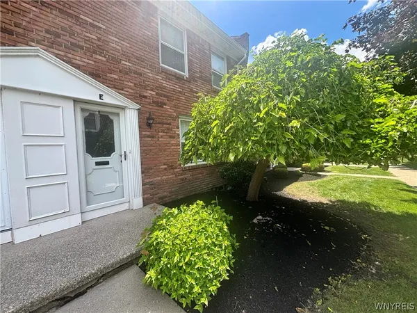 $200,000 | 40 Hamlin Square, Unit E, Amherst, NY 14221