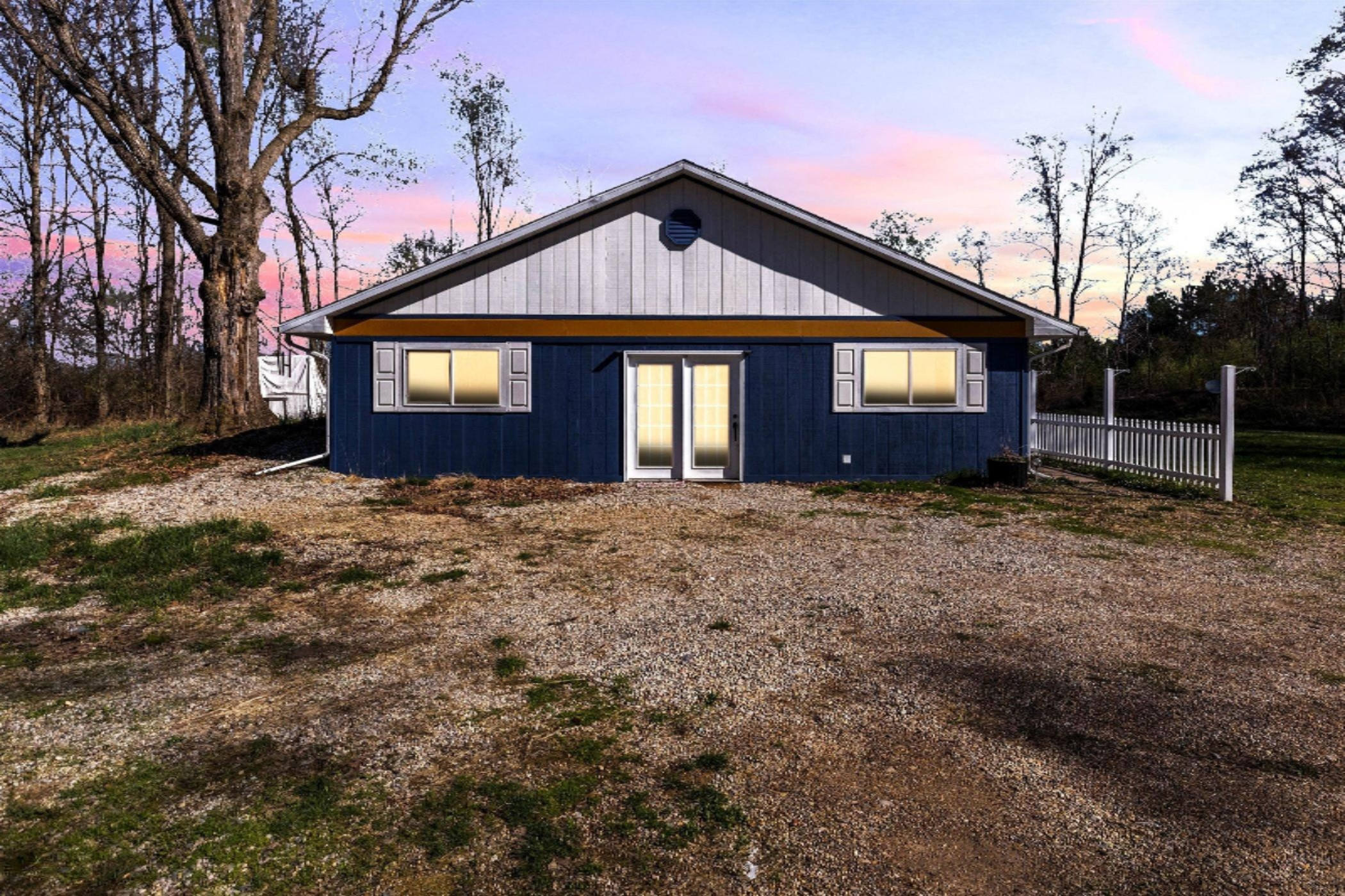 550 South Bliss Road Sumner, MI 48889 - Photo 1 of 39 01-550 S Bliss Rd-WindowStill-Real-Estat