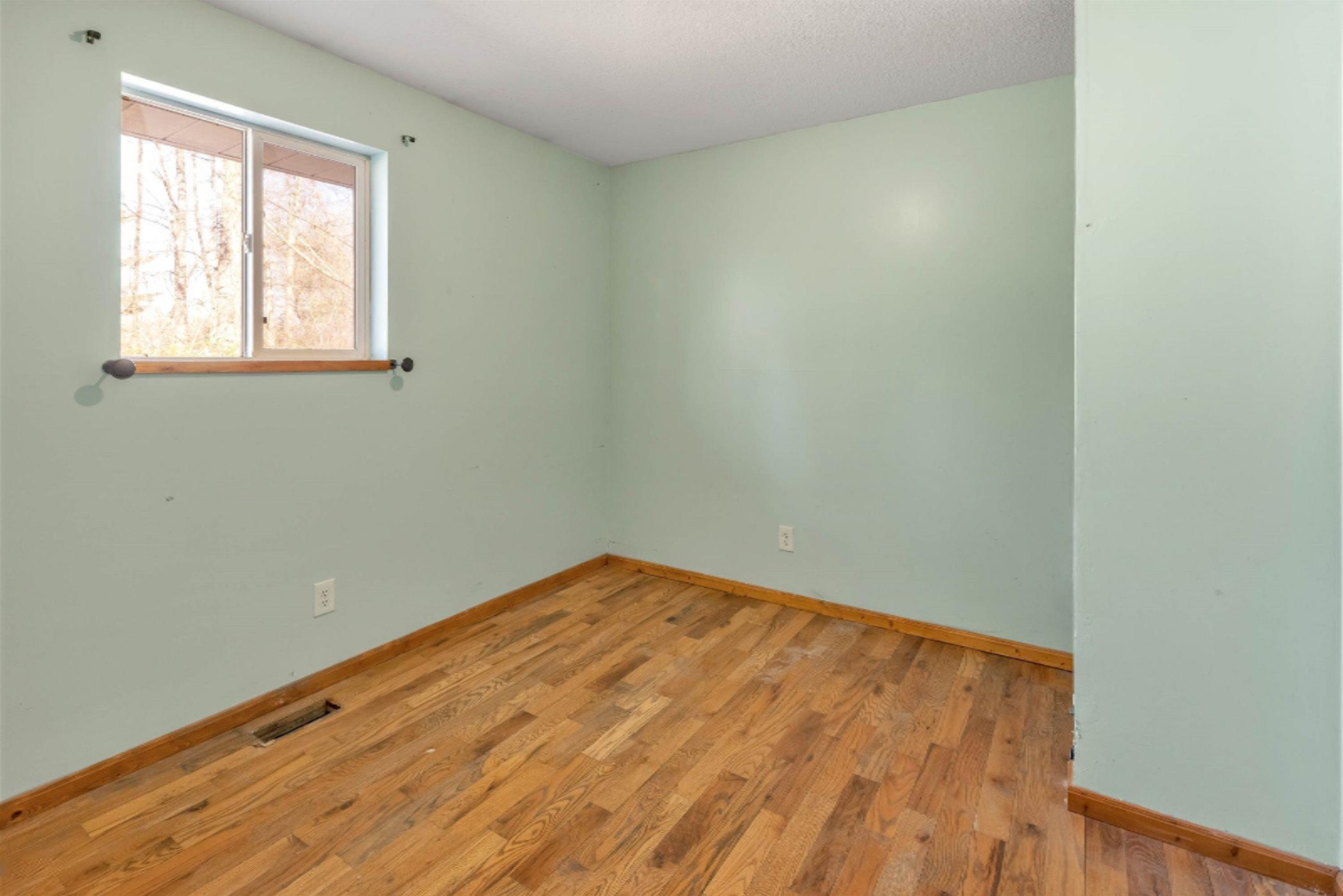 550 South Bliss Road Sumner, MI 48889 - Photo 29 of 39 31-550 S Bliss Rd-WindowStill-Real-Estat