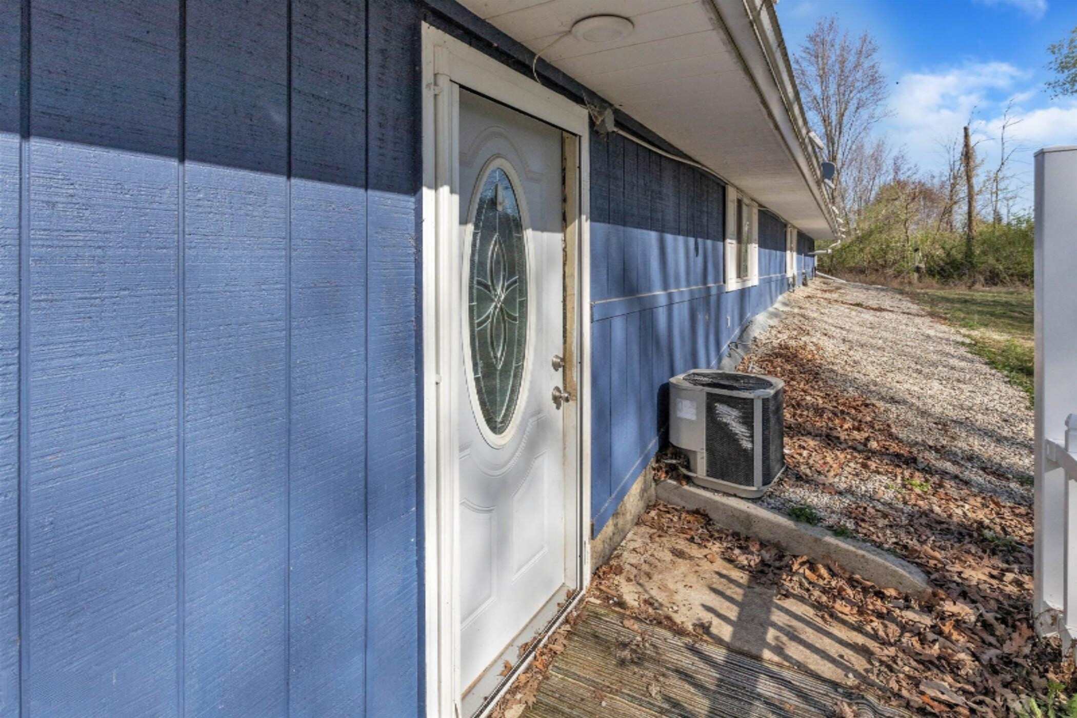 550 South Bliss Road Sumner, MI 48889 - Photo 4 of 39 05-550 S Bliss Rd-WindowStill-Real-Estat