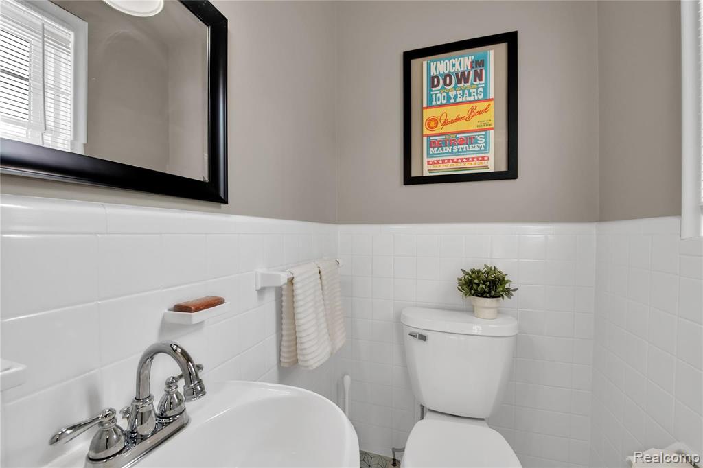 467 Touraine Road Grosse Pointe Farms, MI 48236 - Photo 8 of 25