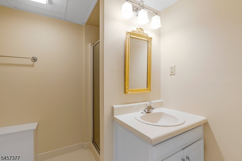 29 Edgewood Road Bedminster, NJ 07921 - Photo 30 of 37 Gallery Image 30