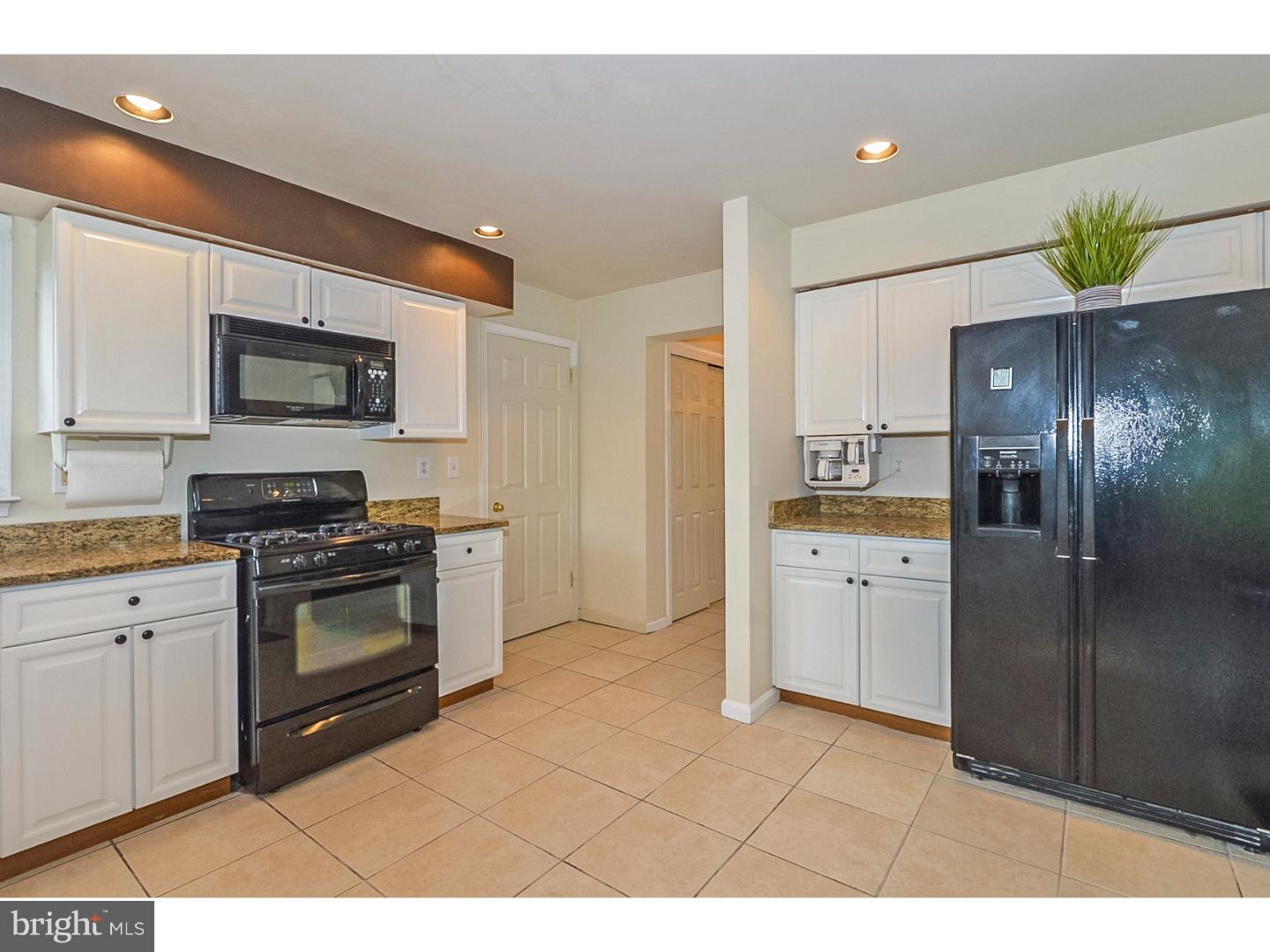 2267 Warner Road Lansdale, PA 19446 - Photo 8 of 25 Kitchen