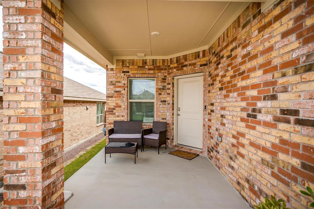 9721 Cherryville Road Fort Worth, TX 76108 - Photo 3 of 23 Love this cozy front porch!