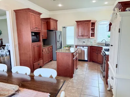 $335,000 | 305 Southlake Circle, Youngsville, LA 70592