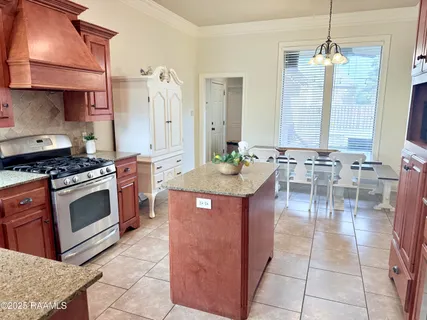 $335,000 | 305 Southlake Circle, Youngsville, LA 70592