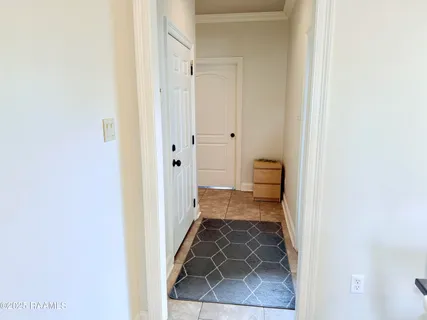 $335,000 | 305 Southlake Circle, Youngsville, LA 70592