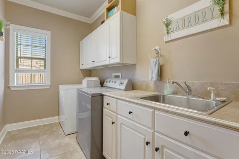 $335,000 | 305 Southlake Circle, Youngsville, LA 70592