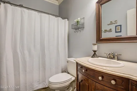 $335,000 | 305 Southlake Circle, Youngsville, LA 70592