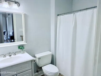 $335,000 | 305 Southlake Circle, Youngsville, LA 70592