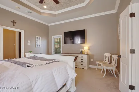 $335,000 | 305 Southlake Circle, Youngsville, LA 70592