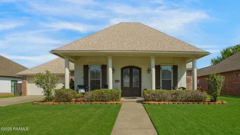 $335,000 | 305 Southlake Circle, Youngsville, LA 70592
