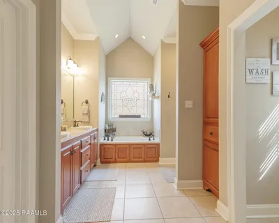 $335,000 | 305 Southlake Circle, Youngsville, LA 70592