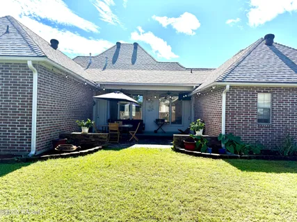 $335,000 | 305 Southlake Circle, Youngsville, LA 70592