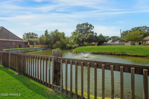 $335,000 | 305 Southlake Circle, Youngsville, LA 70592