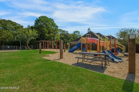 $335,000 | 305 Southlake Circle, Youngsville, LA 70592