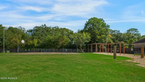 $335,000 | 305 Southlake Circle, Youngsville, LA 70592