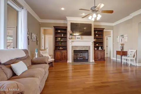 $335,000 | 305 Southlake Circle, Youngsville, LA 70592