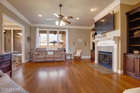 $335,000 | 305 Southlake Circle, Youngsville, LA 70592