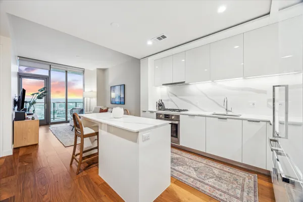 $3,200 | 44 East Avenue, Unit 2304, Austin, TX 78701