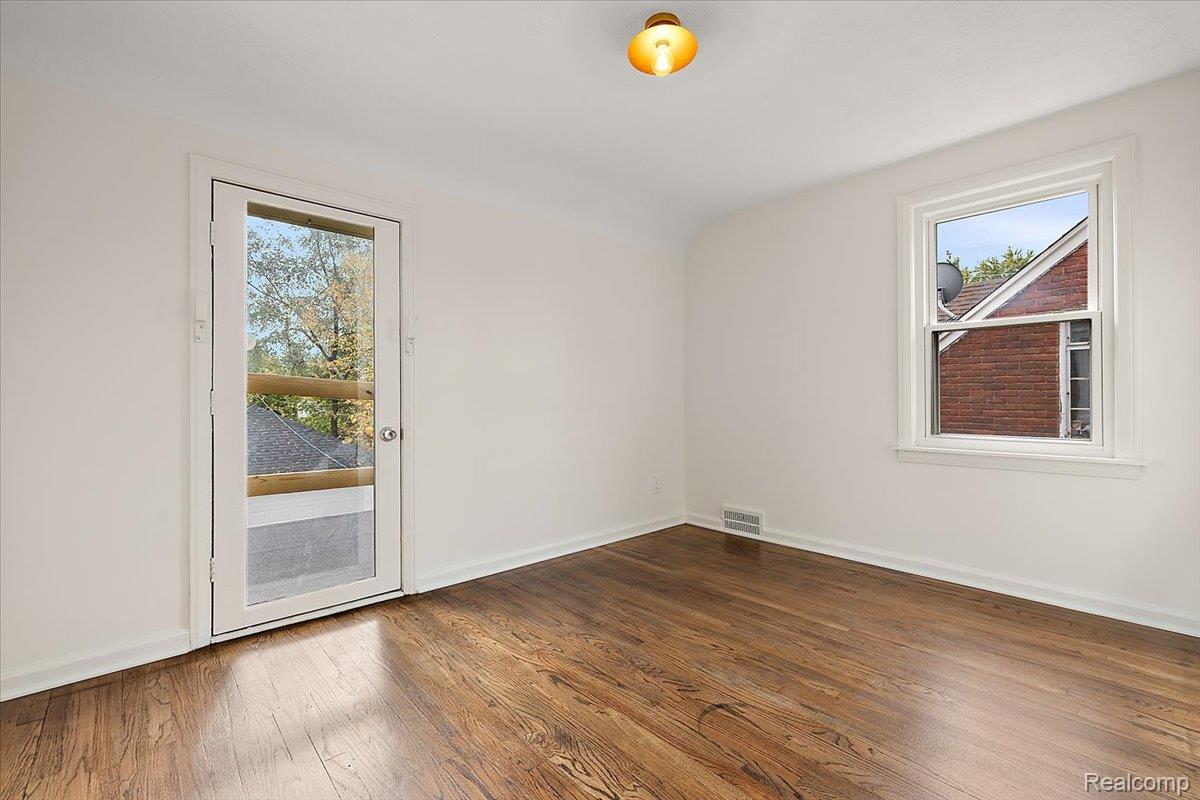 10612 Nottingham Road Detroit, MI 48224 - Photo 21 of 50 39-10612 Nottingham-39.jpg