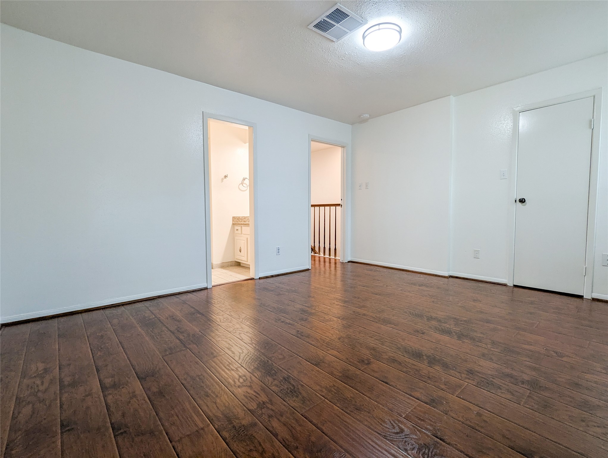 7925 Knight Road Houston, TX 77054 - Photo 13 of 25 Shiny wood floors in the bedroom