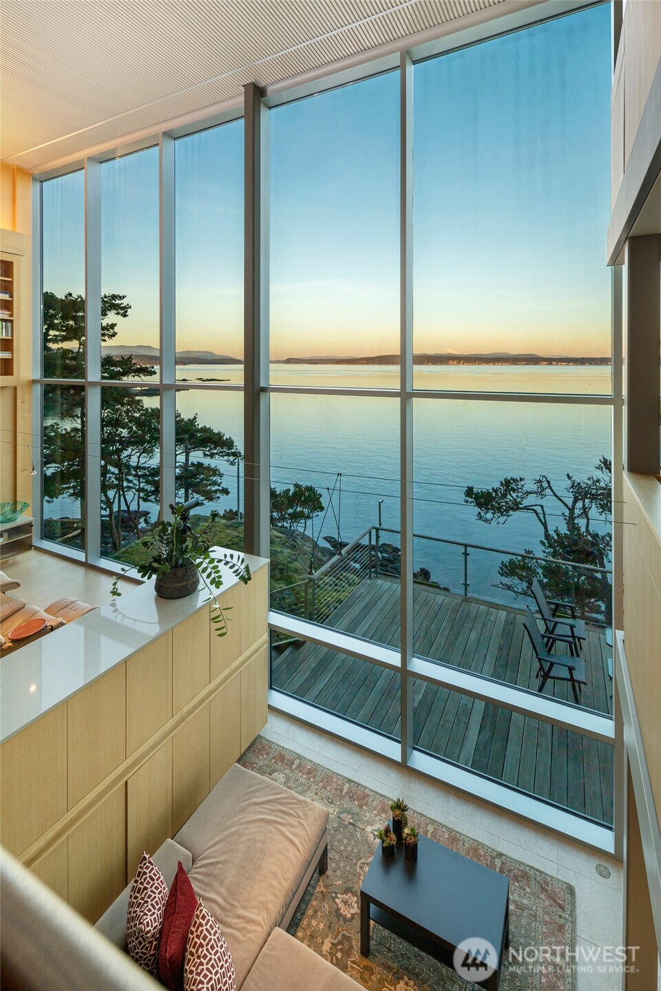 2623 Pear Point Road Friday Harbor, WA 98250 - Photo 23 of 40 a room with furniture