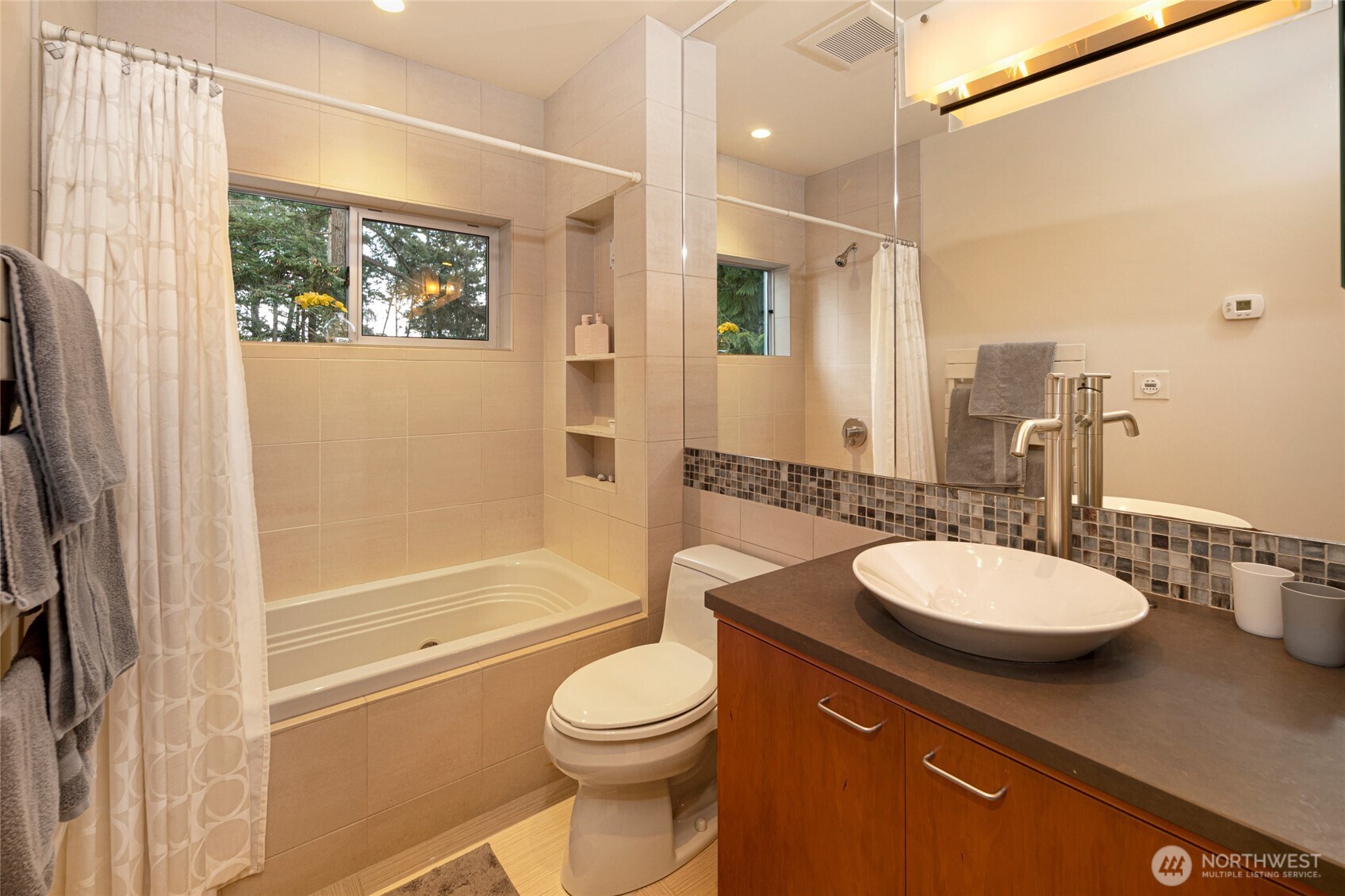 2623 Pear Point Road Friday Harbor, WA 98250 - Photo 33 of 40 a bathroom with a toilet a sink and a bathtub