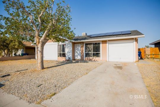 332 Mari Court Ridgecrest, CA 93555 - Photo 3 of 17