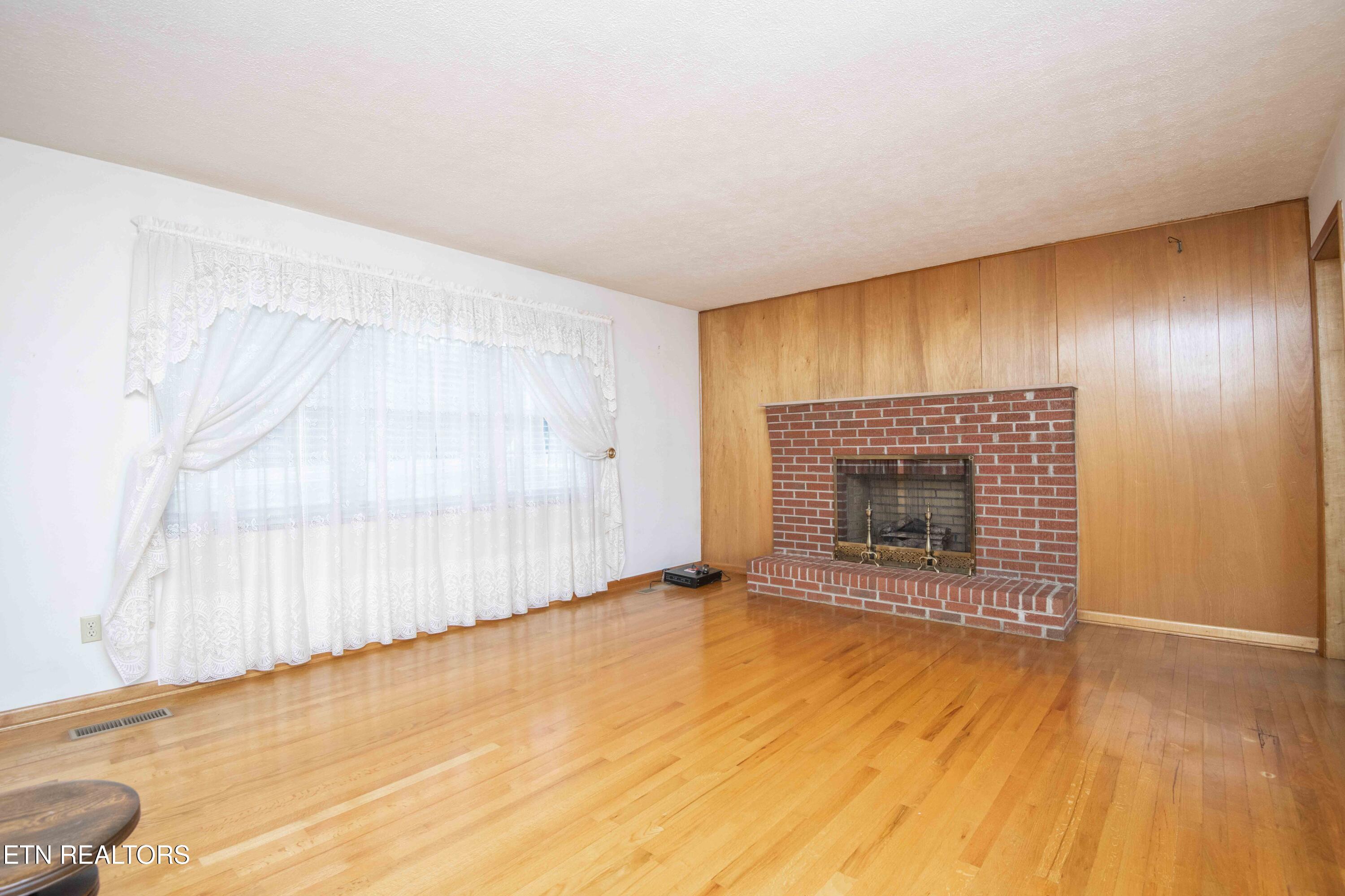 7224 Ridgeview Road Corryton, TN 37721 - Photo 13 of 60 living 3_1