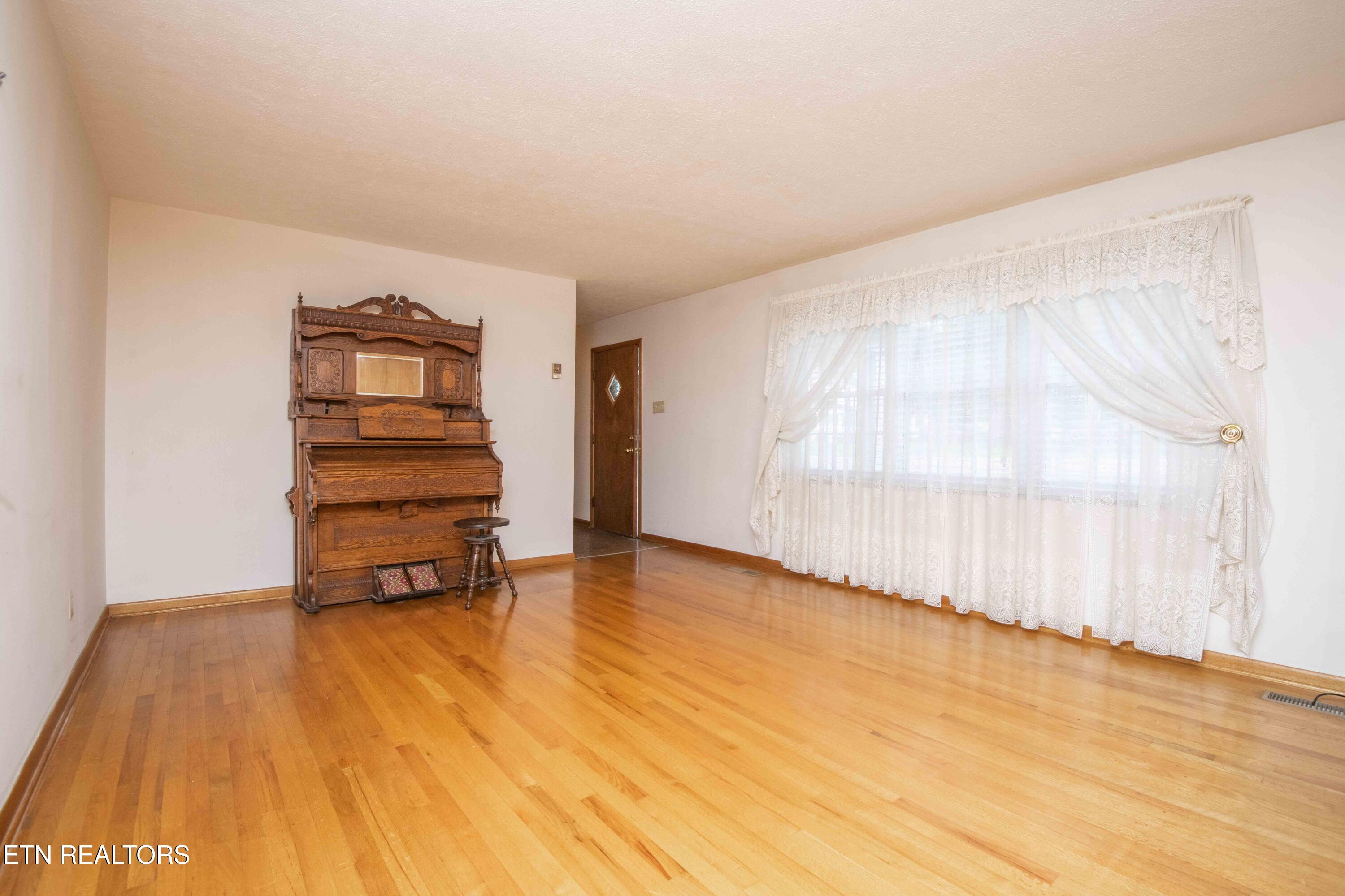 7224 Ridgeview Road Corryton, TN 37721 - Photo 14 of 60 living_1