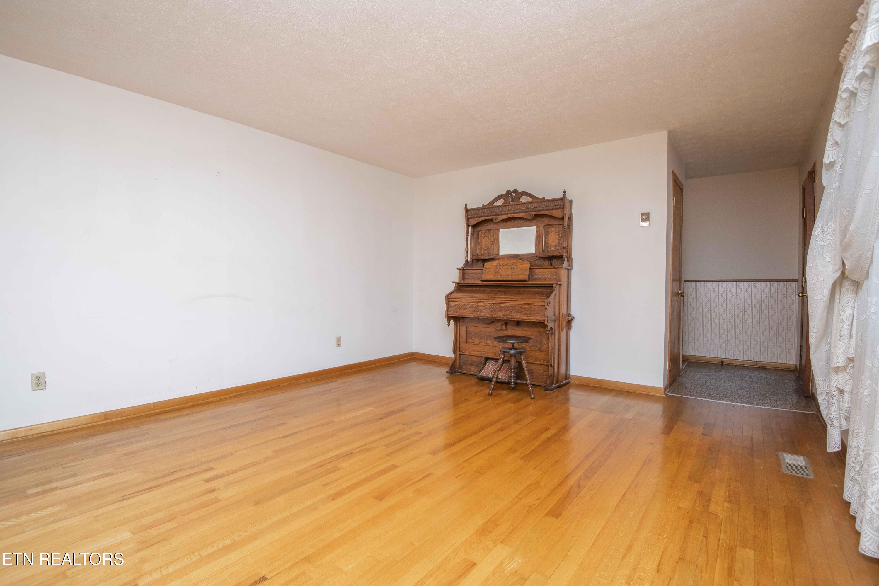 7224 Ridgeview Road Corryton, TN 37721 - Photo 15 of 60 living 1_1