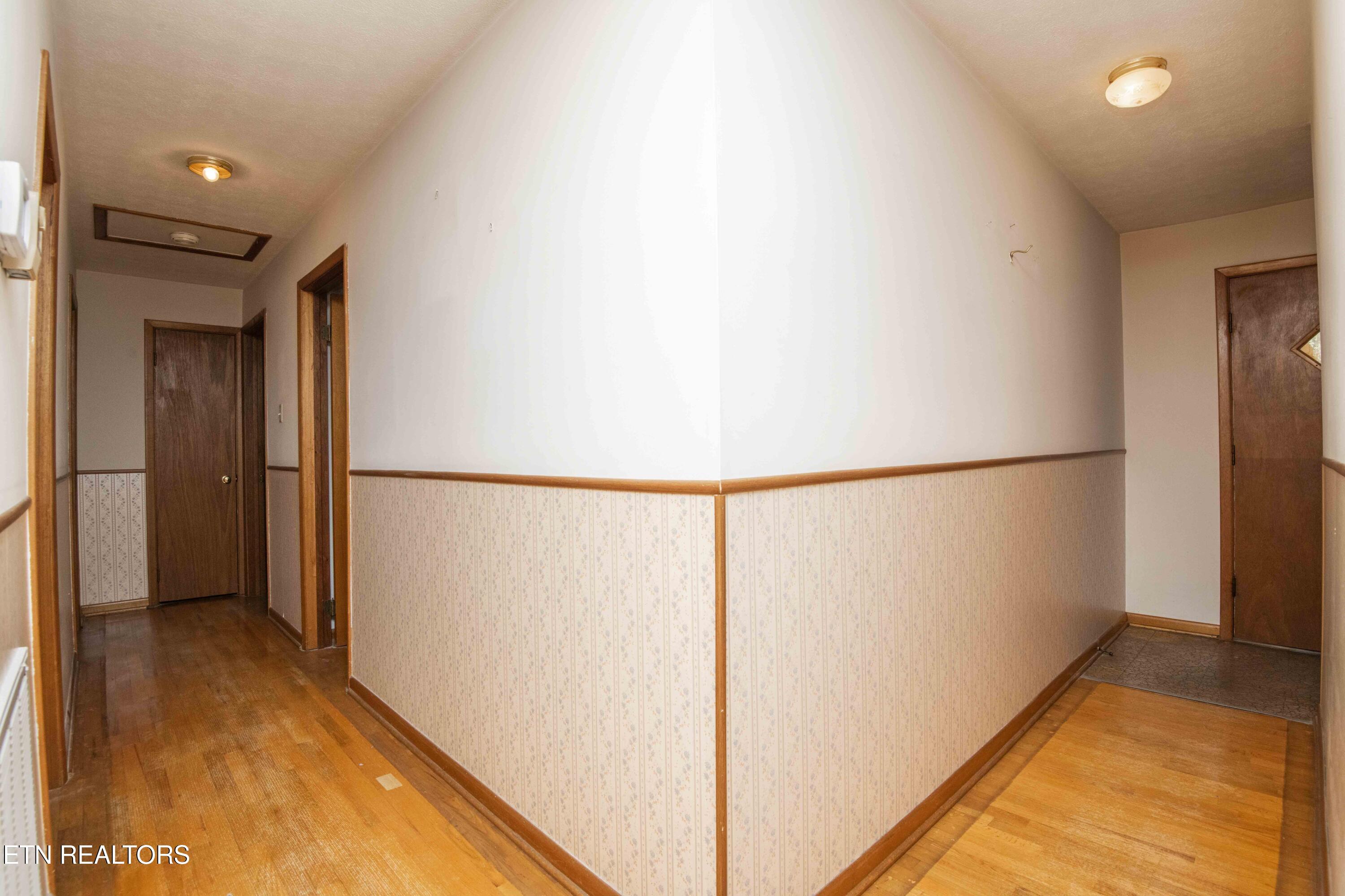 7224 Ridgeview Road Corryton, TN 37721 - Photo 25 of 60 Foyer and Hallway