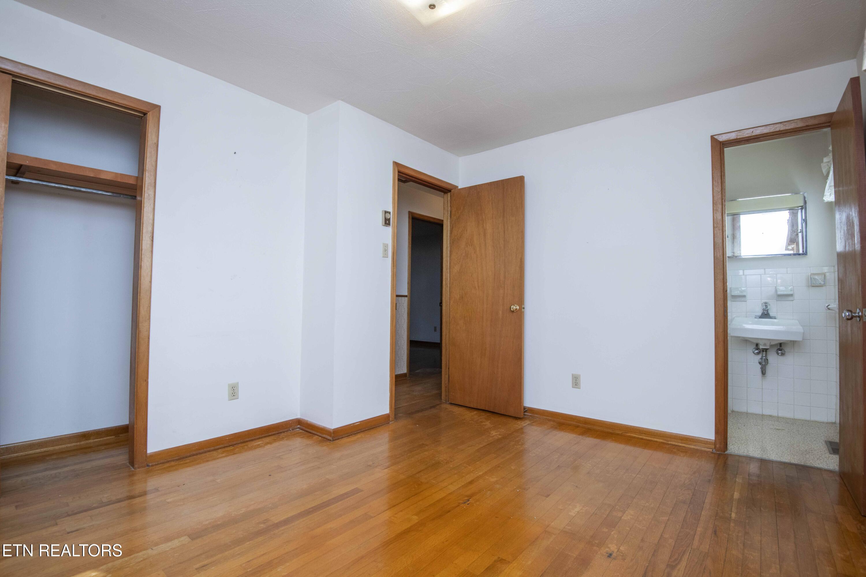 7224 Ridgeview Road Corryton, TN 37721 - Photo 26 of 60 Owners Suite