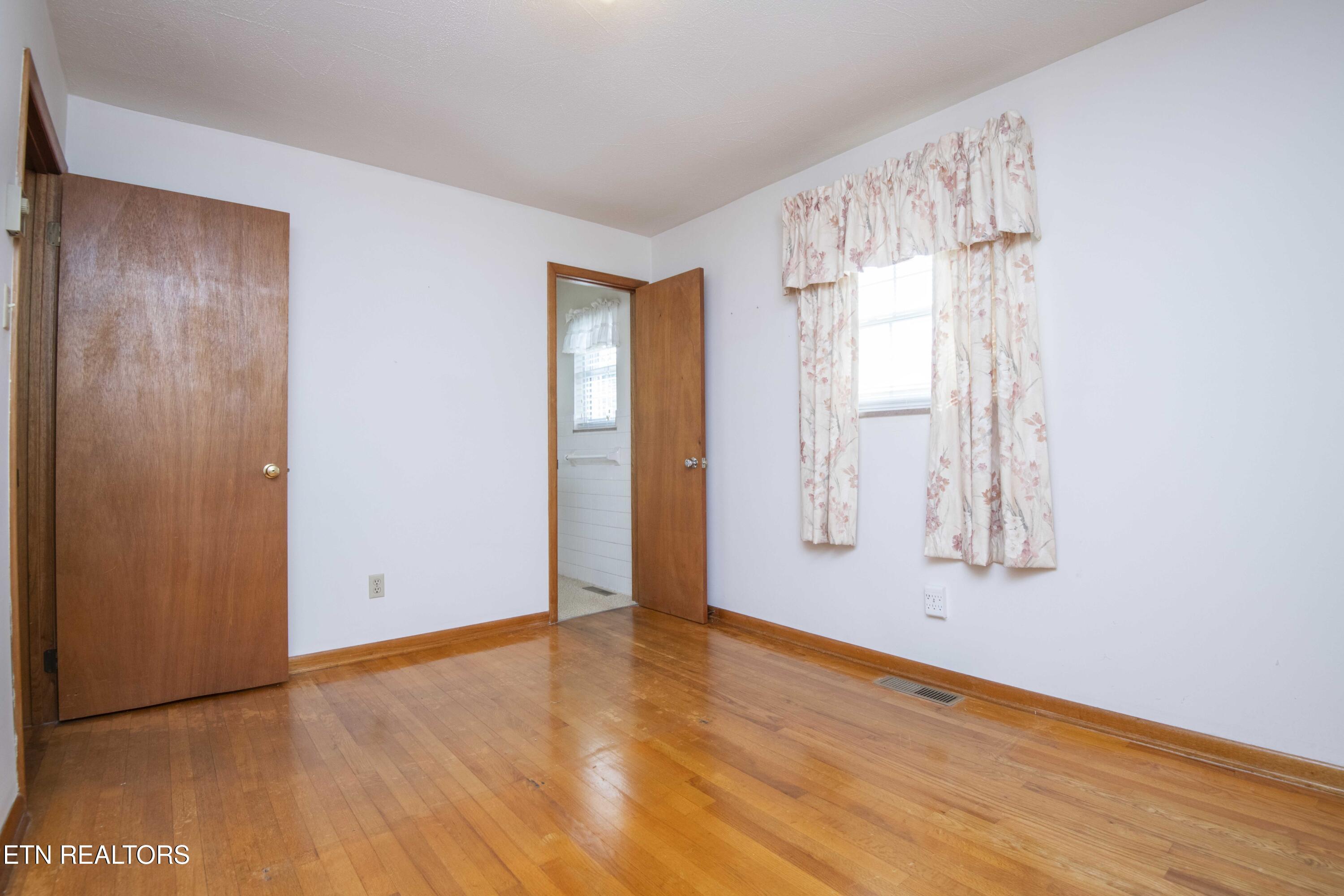 7224 Ridgeview Road Corryton, TN 37721 - Photo 27 of 60 Owners Suite