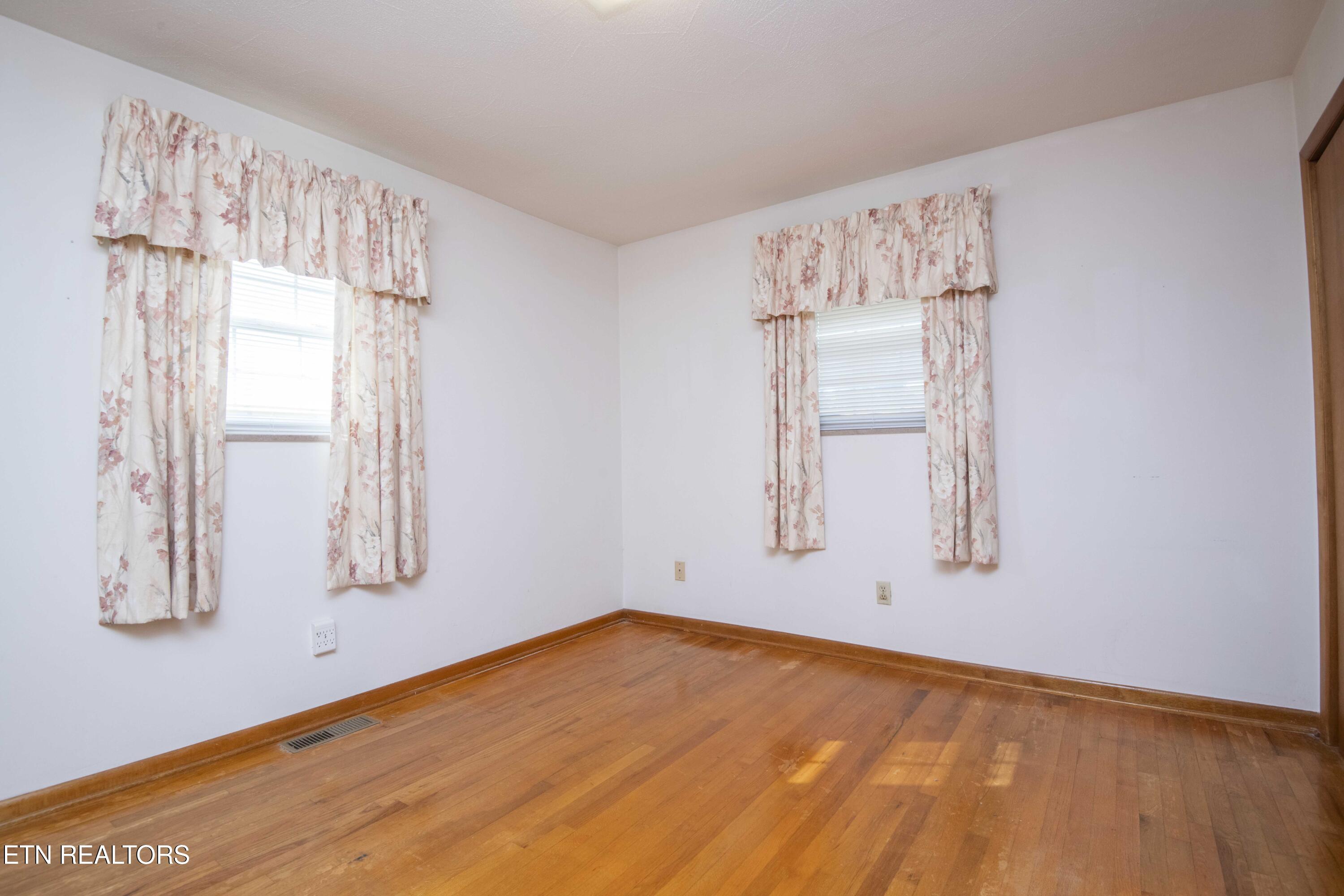 7224 Ridgeview Road Corryton, TN 37721 - Photo 28 of 60 Owners Suite