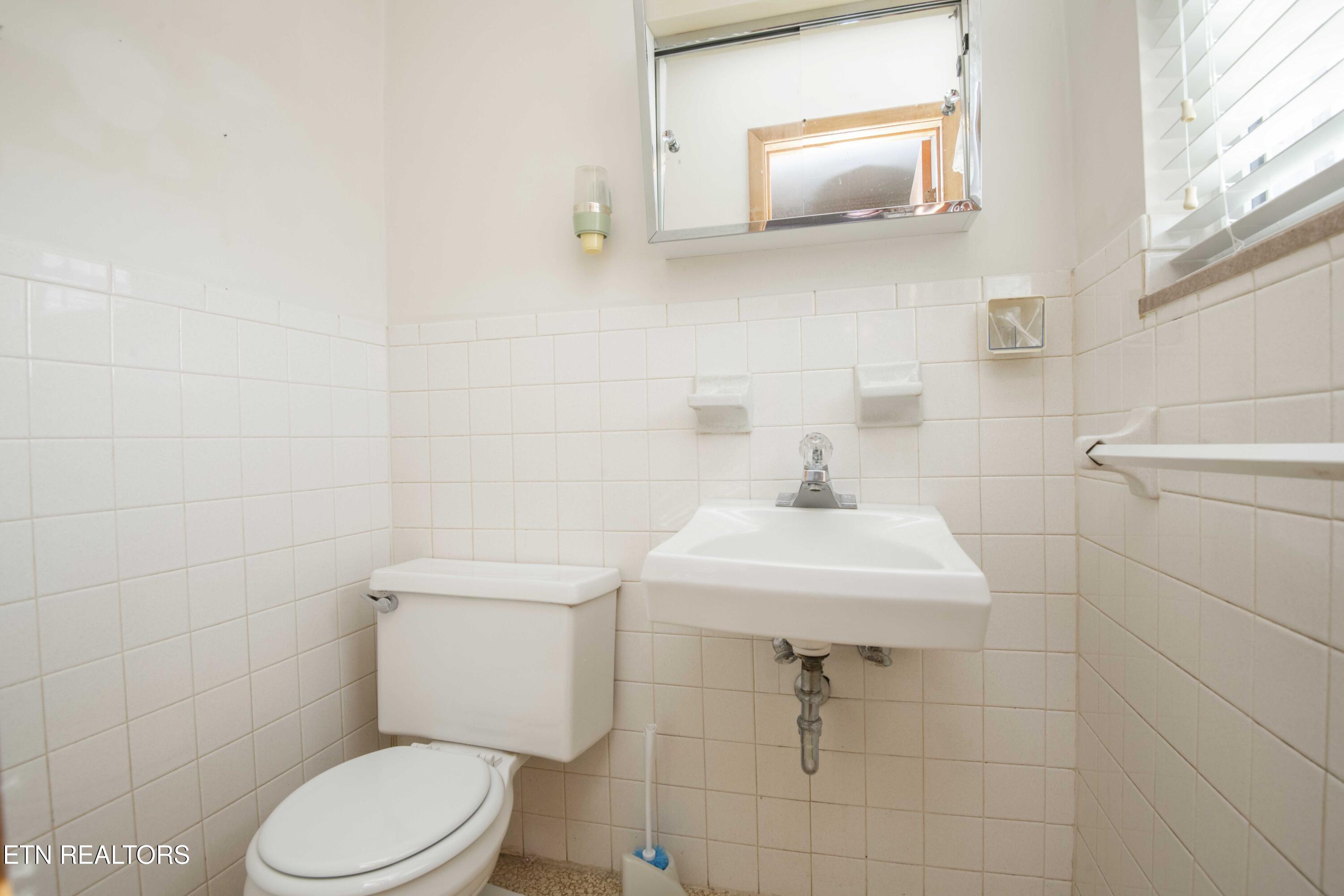 7224 Ridgeview Road Corryton, TN 37721 - Photo 30 of 60 Half Bath Owners Suite