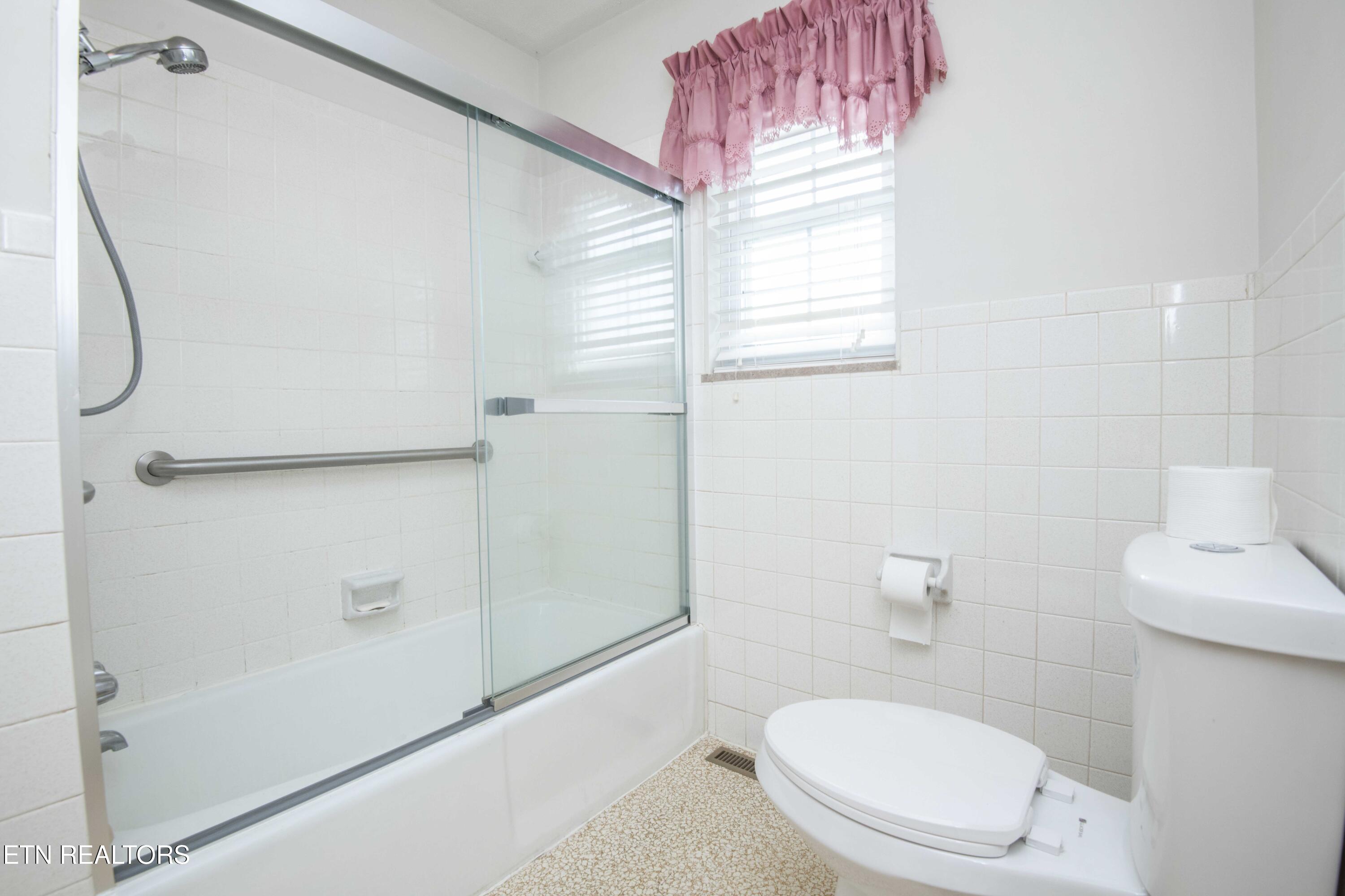 7224 Ridgeview Road Corryton, TN 37721 - Photo 40 of 60 Full Bath - Main