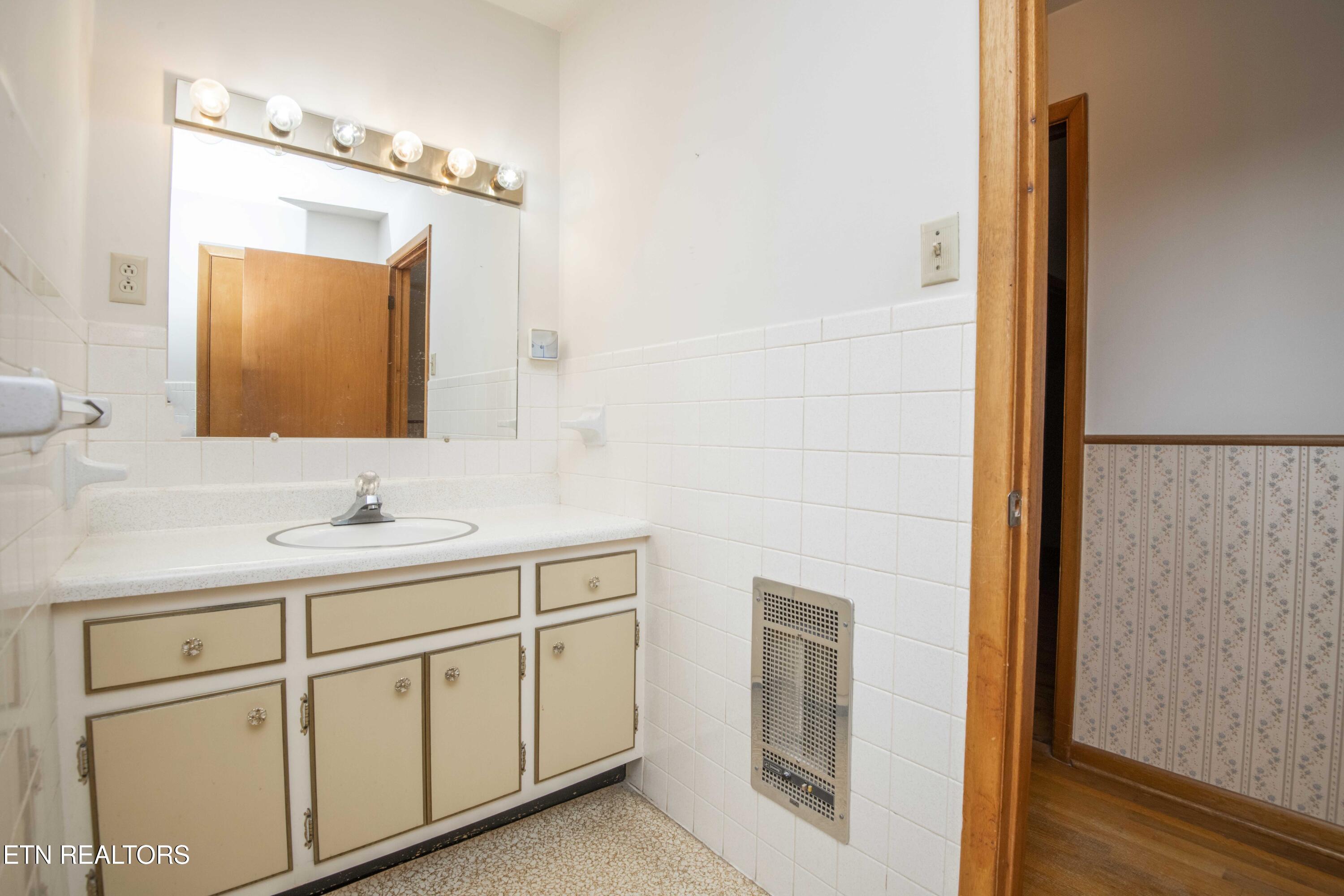 7224 Ridgeview Road Corryton, TN 37721 - Photo 41 of 60 Full Bath - Main