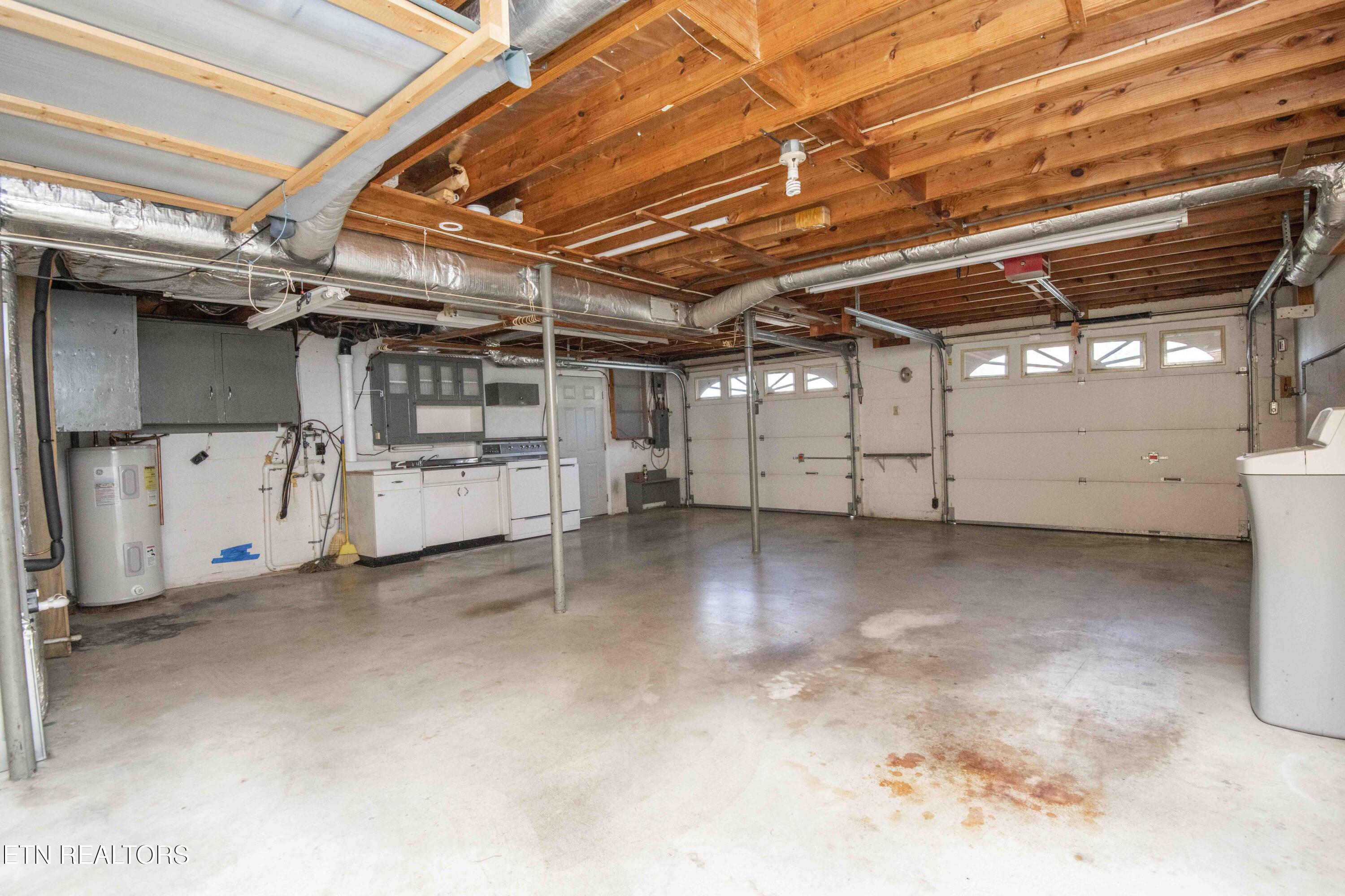 7224 Ridgeview Road Corryton, TN 37721 - Photo 47 of 60 Garage