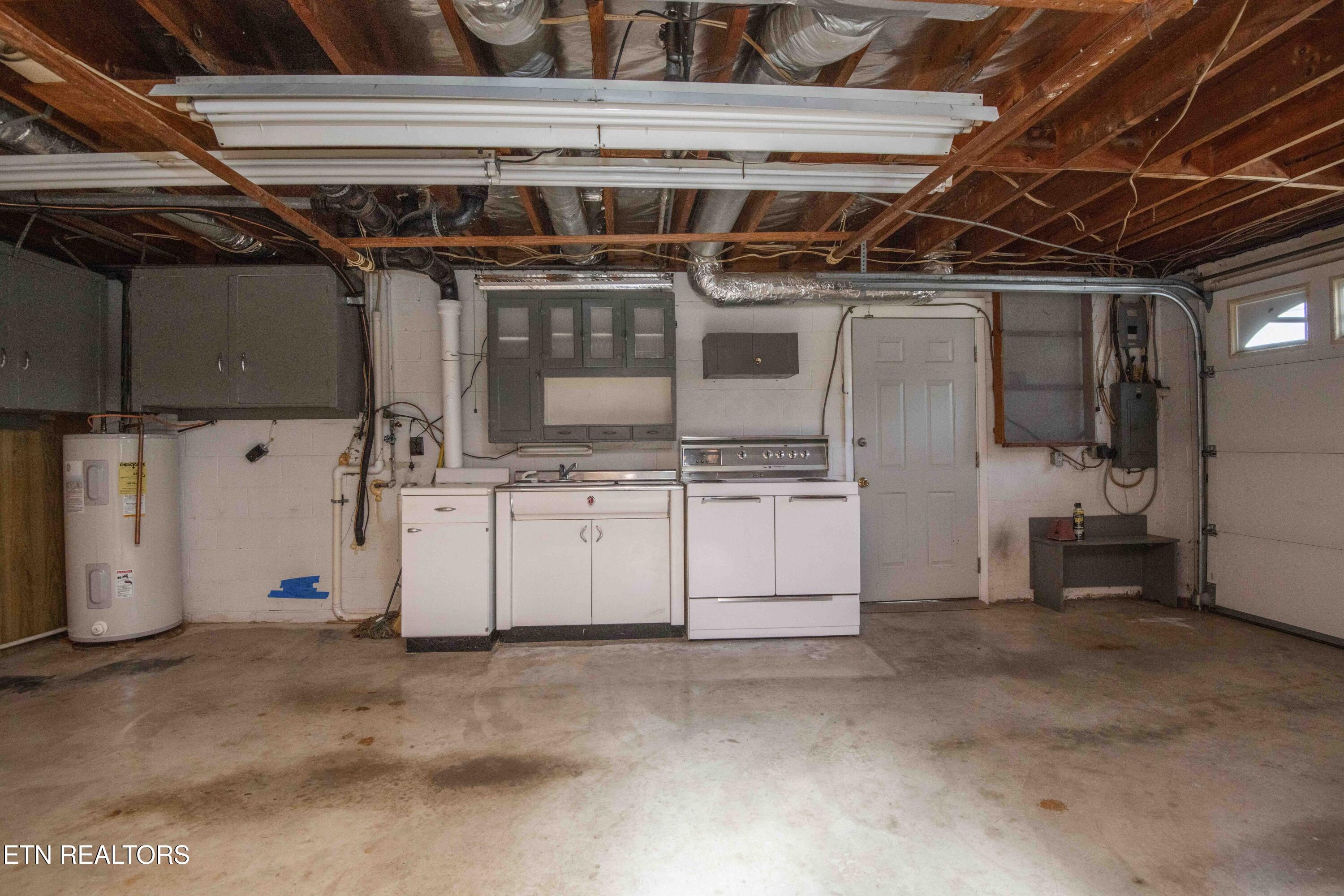 7224 Ridgeview Road Corryton, TN 37721 - Photo 48 of 60 garage_1