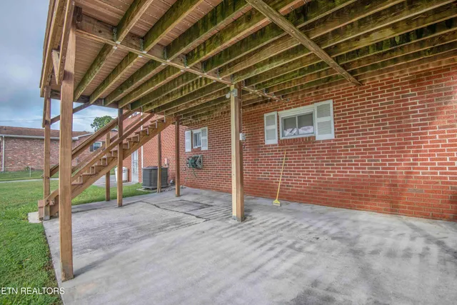 $369,900 | 7224 Ridgeview Road, Corryton, TN 37721