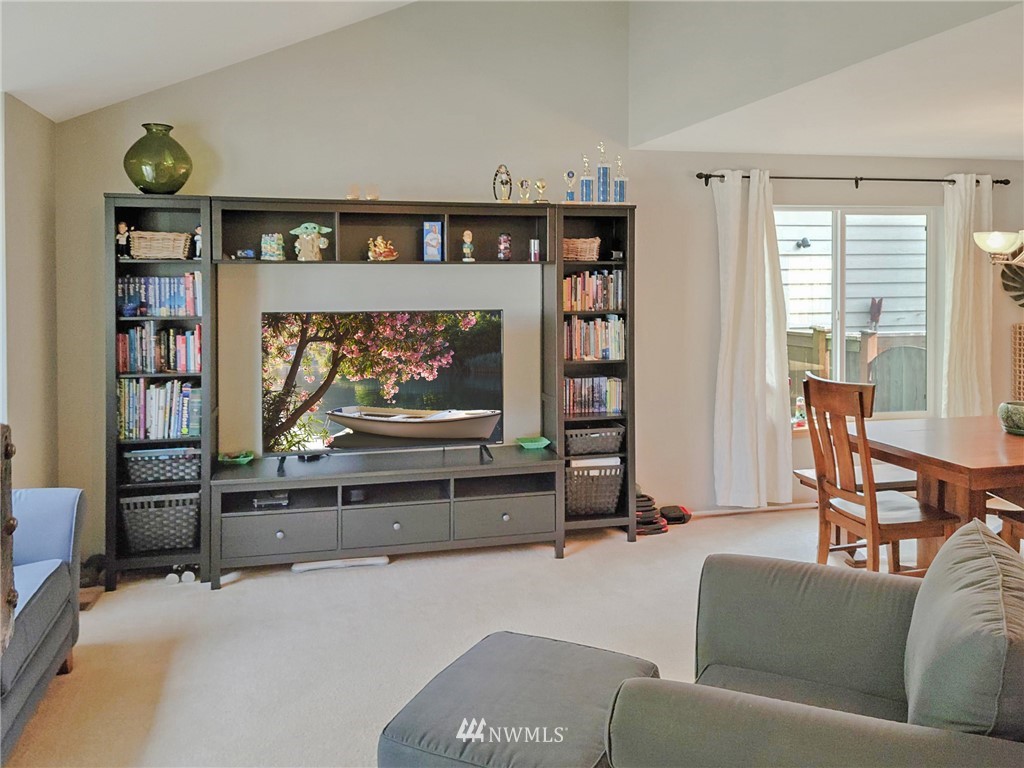 5605 Southeast 1st Place Renton, WA 98059 - Photo 4 of 32 Gallery Image 4