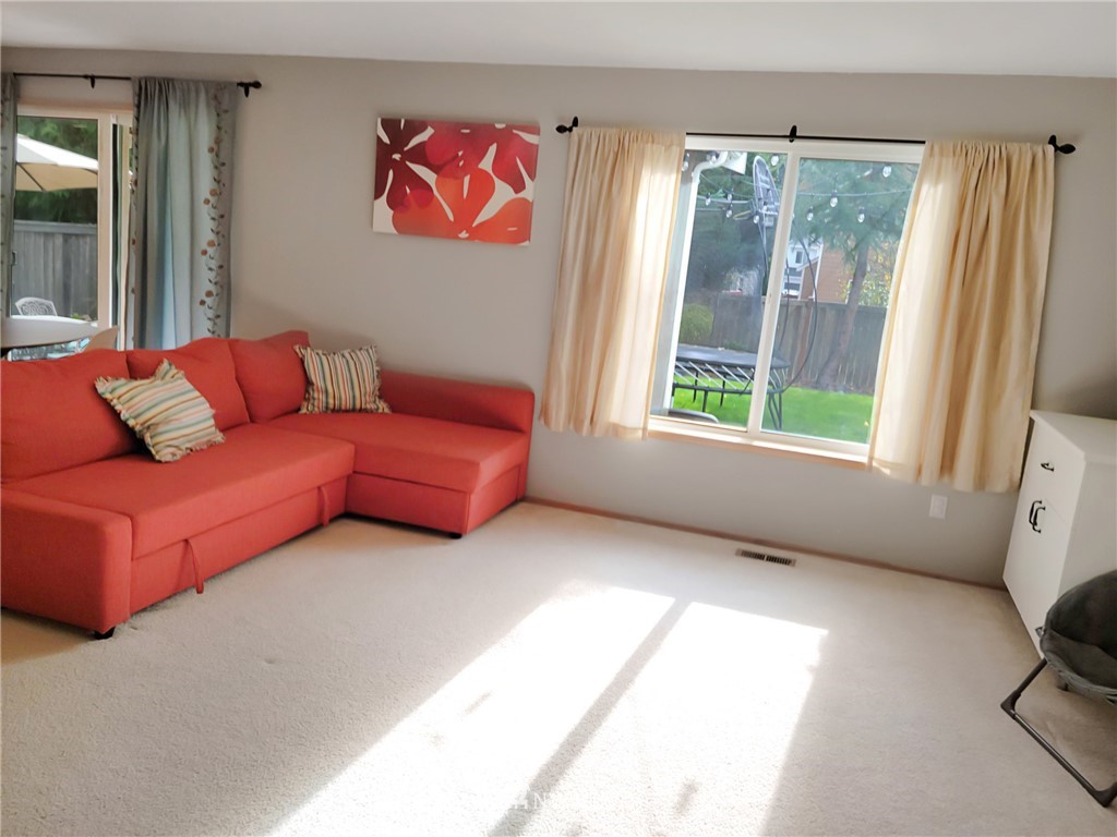 5605 Southeast 1st Place Renton, WA 98059 - Photo 9 of 32 Gallery Image 9